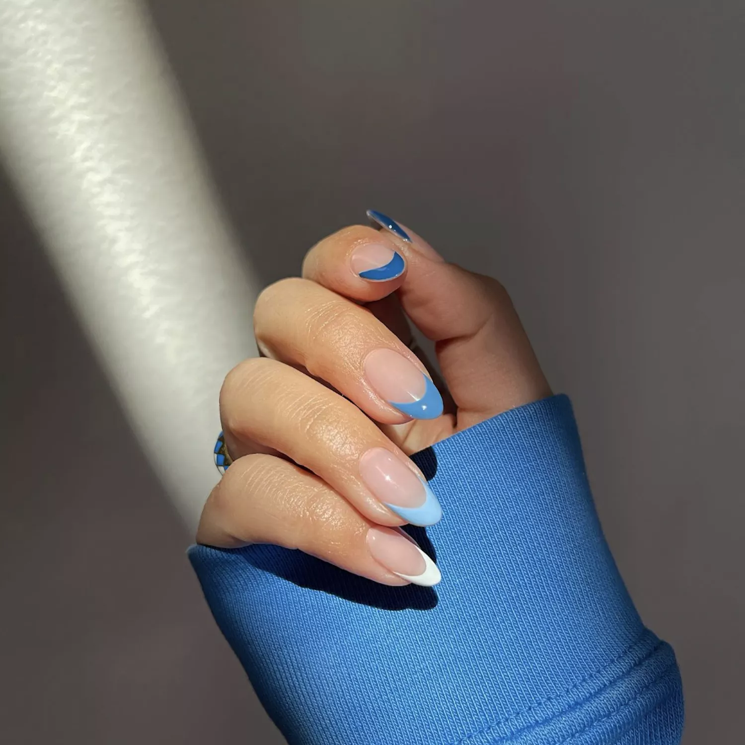 Farbverlaufsblaue French Tips