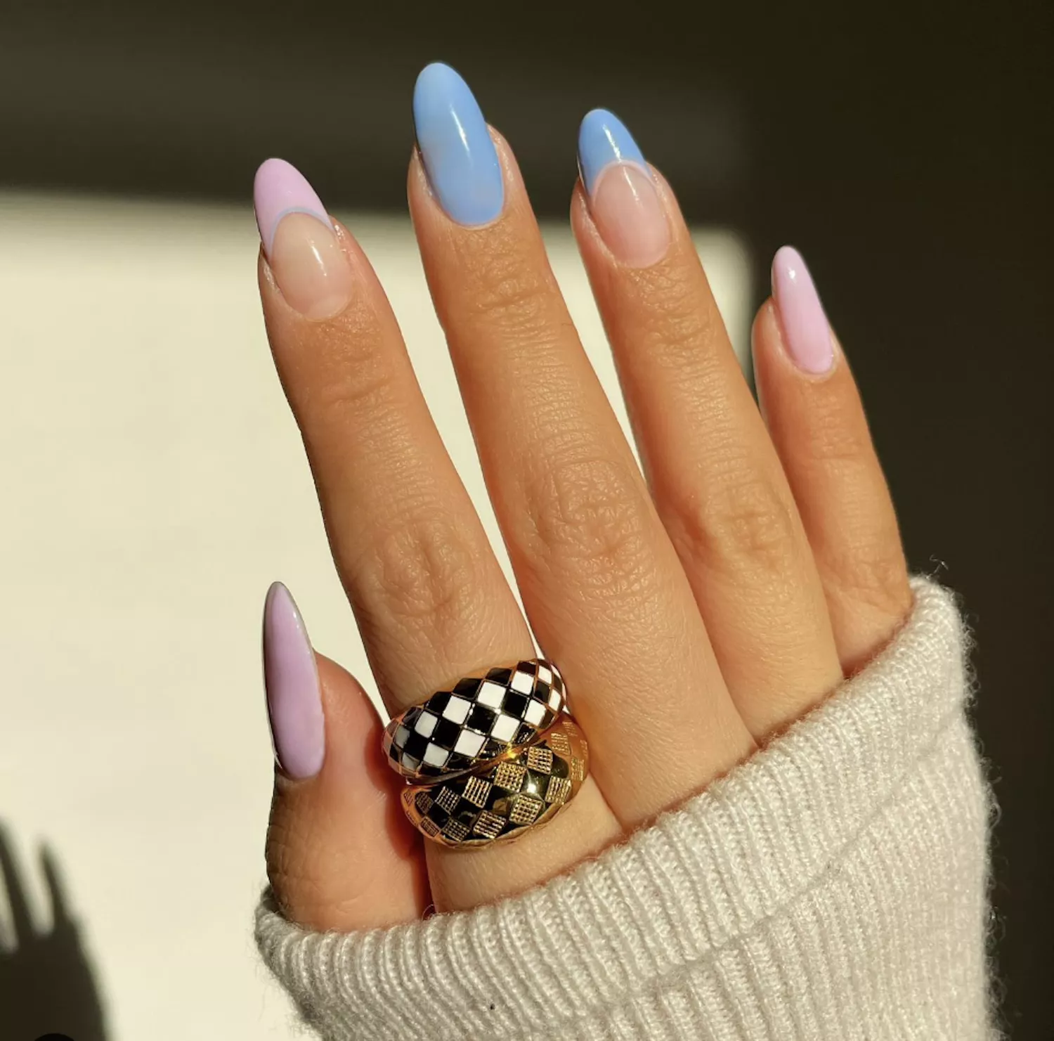 blaue und rosa French Nails