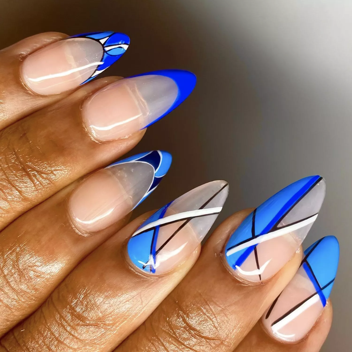 blaue French Maniküre